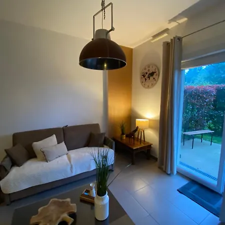 4 Personnes A 3 Mns De La Avec Jardin דירה