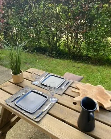 4 Personnes A 3 Mns De La Avec Jardin פורנישי