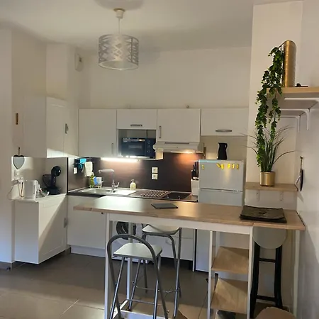 4 Personnes A 3 Mns De La Avec Jardin *
