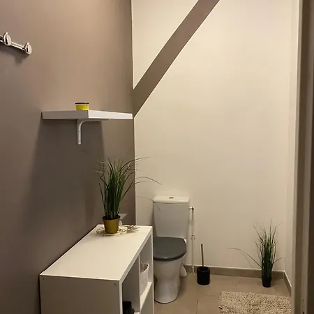 4 Personnes A 3 Mns De La Avec Jardin Апартаменты *