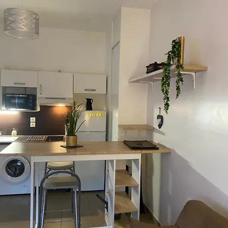 4 Personnes A 3 Mns De La Avec Jardin Апартаменты *