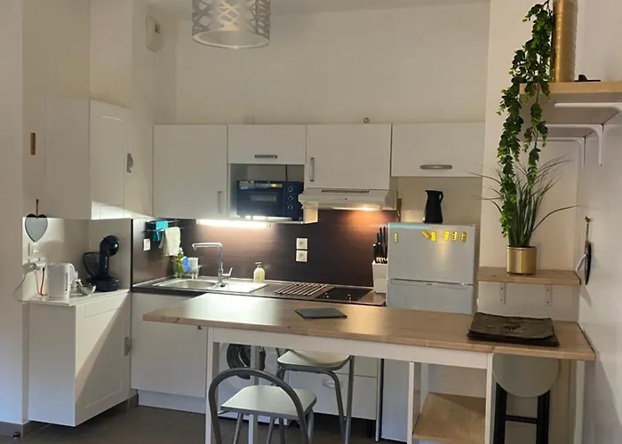 4 Personnes A 3 Mns De La Avec Jardin *